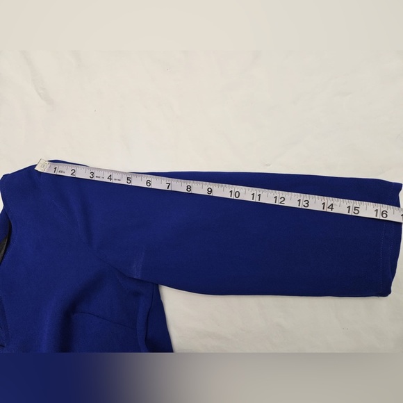 H&M Electric Blue Shift Dress
Size 6
In great condition
Measurements in picture - Picture 9 of 13